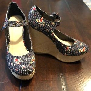 Mixx Shuz Platform Wedges